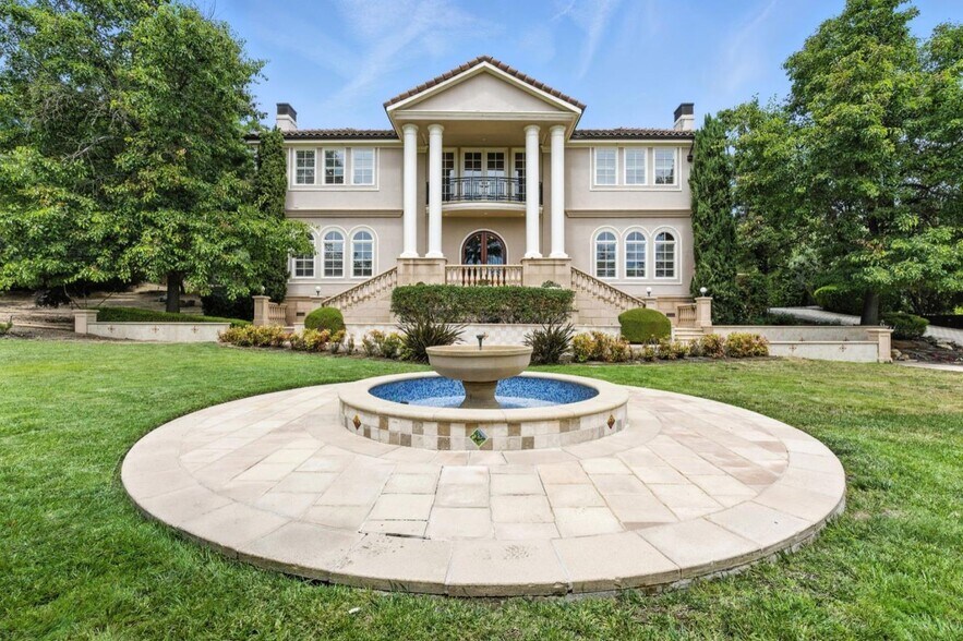 Building Photo - 90 Broadacres Rd