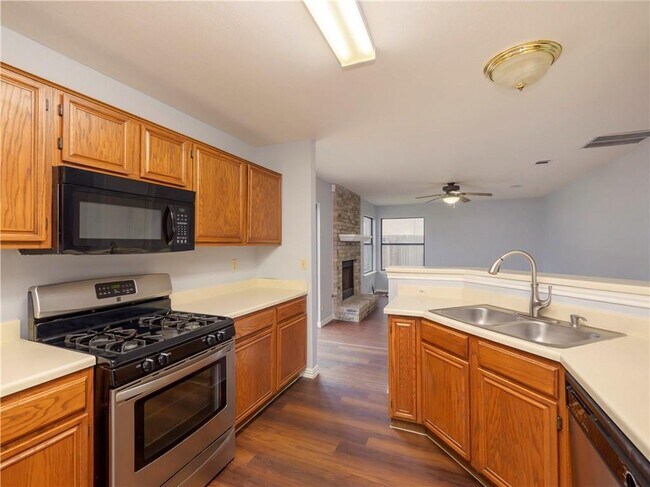 Building Photo - 809 Riverlawn Dr