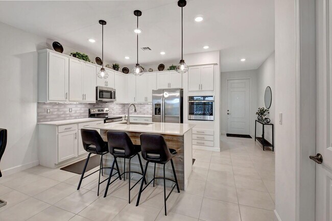 Building Photo - 14481 Highland Center Way