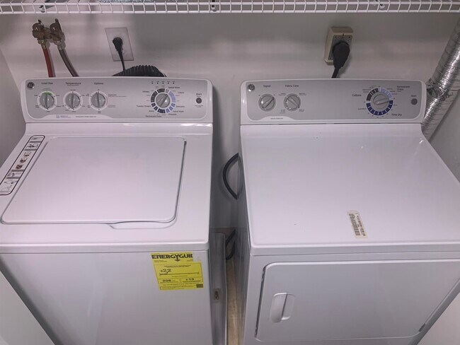 Building Photo - 508 Piscassic St