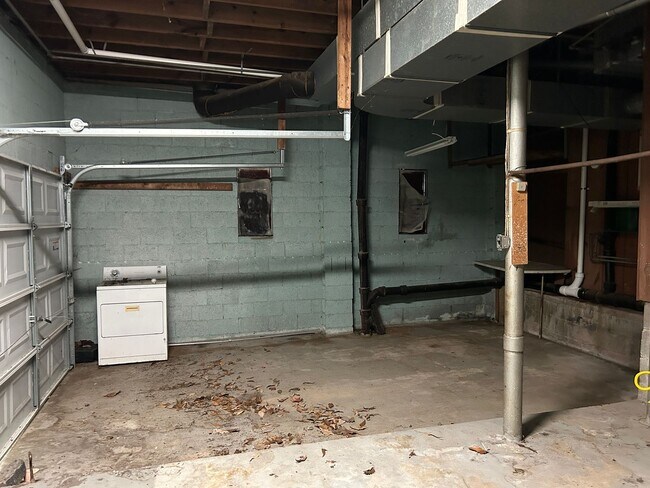 Building Photo - 1822 Abbott Ave