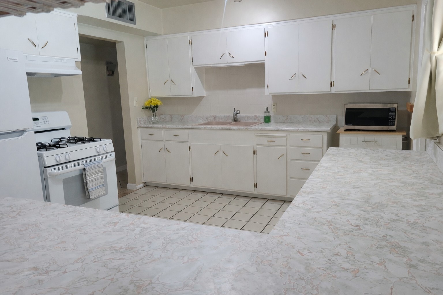 kitchen - 1427 W 7th St