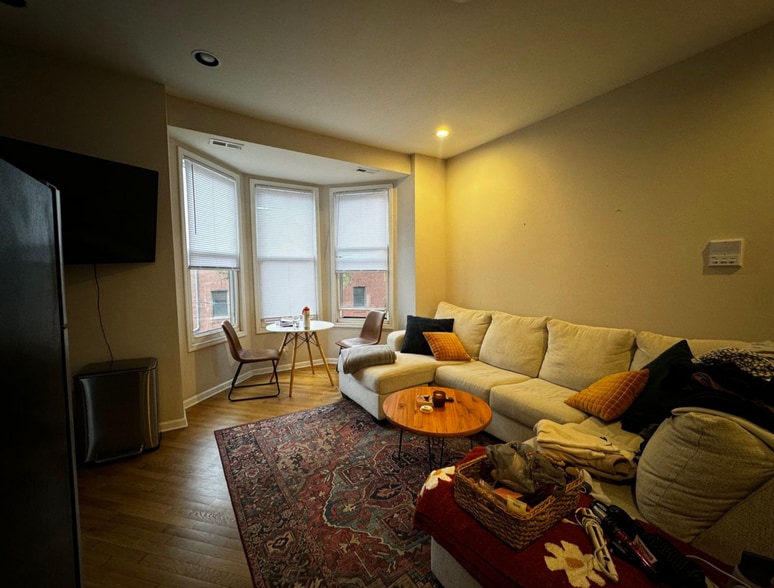 Building Photo - 2746 W Le Moyne St