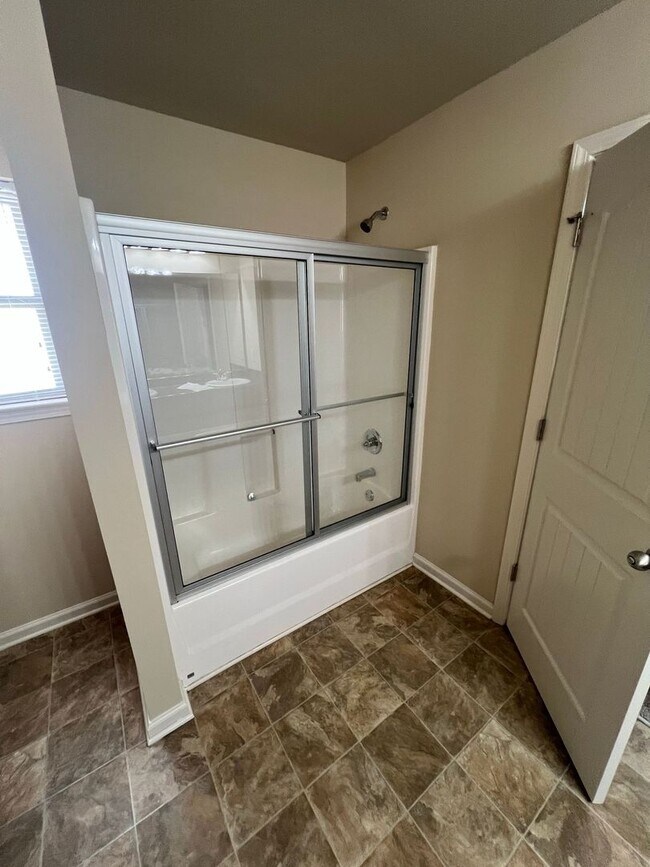 Building Photo - Beautiful 3-Bedroom, 2.5-Bath Home in Established Community!