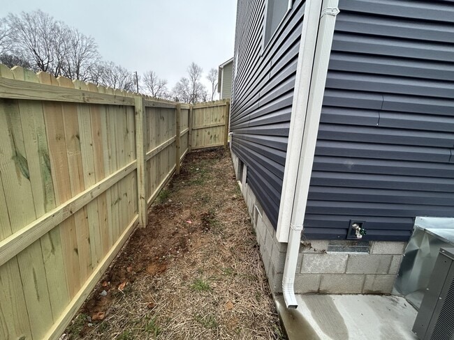 Building Photo - 1217 Dodd St