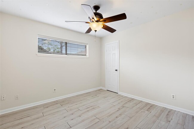 Building Photo - 1607 Buescher Dr