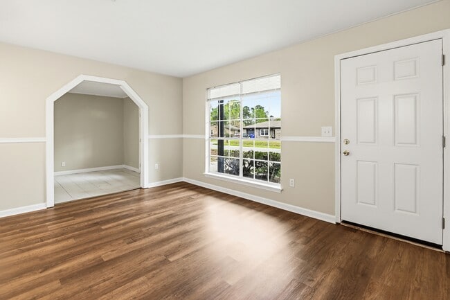 Building Photo - 4461 Jenwood St