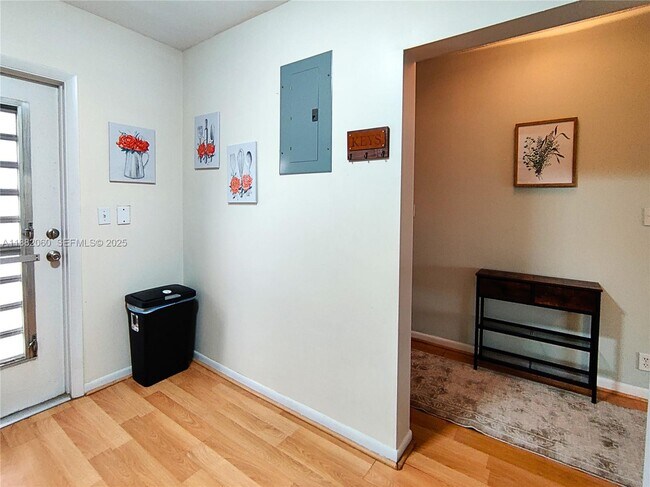 Building Photo - 4117 Bougainvilla Dr