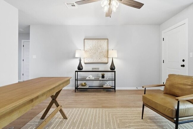 Building Photo - All Appliances Included! Lawn Care Included! Fully Remodeled 2/1/1 Broken Arrow!