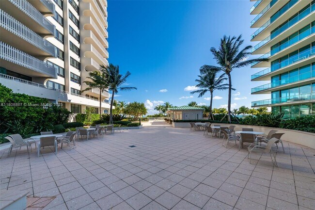 Building Photo - 10205 Collins Ave