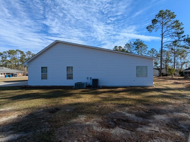 Building Photo - 1515 Hall Way