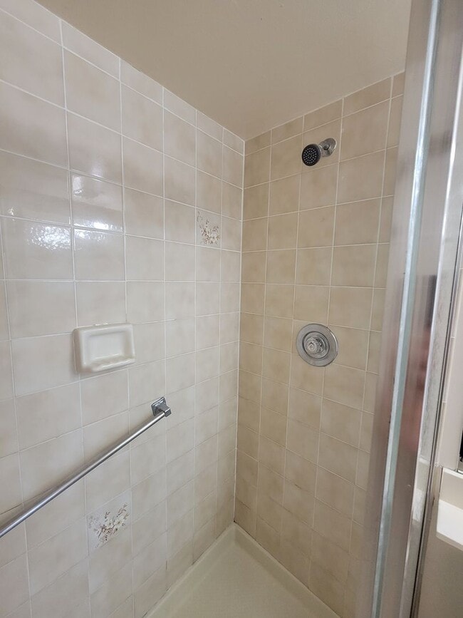 Building Photo - 2500 SE Anchorage Cove