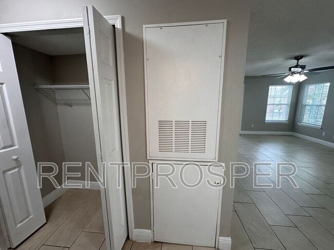 Building Photo - 5600 Devonbriar Way