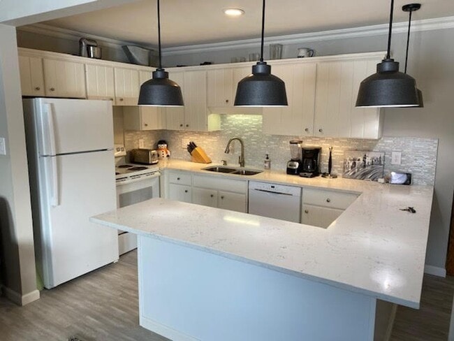 Building Photo - Dillon Valley East Condo-Beautifully Remodeled  3 Bedroom/2 Bath Unit w/Clubhouse, Pool & Hot Tub
