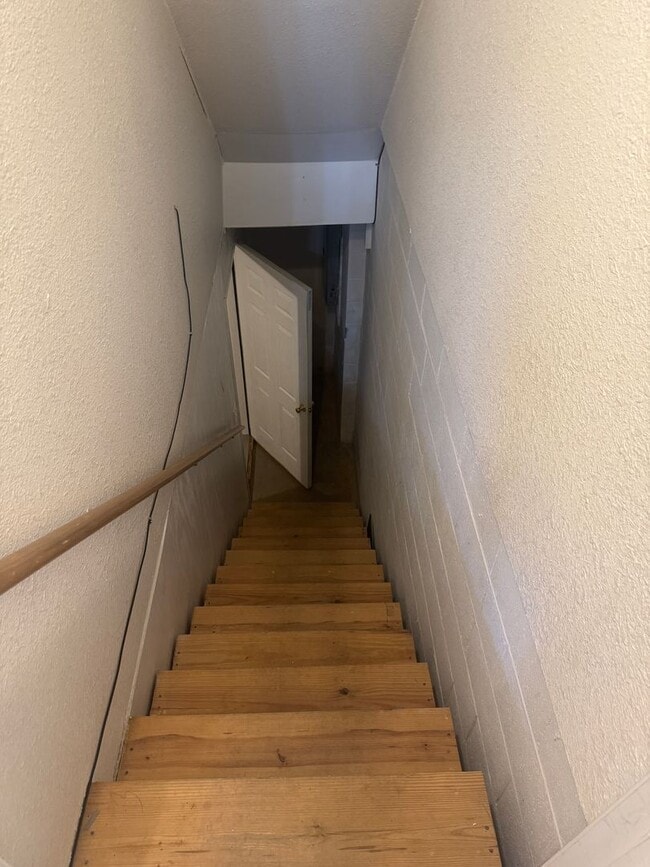 Building Photo - Updated Townhouse In Hunter Hills