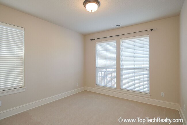 Building Photo - 12750 NW Alsace Ln