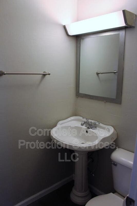 Building Photo - 7019 Van Buren Ln