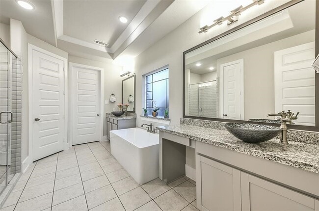 Building Photo - 16526 Whiteoak Canyon Dr