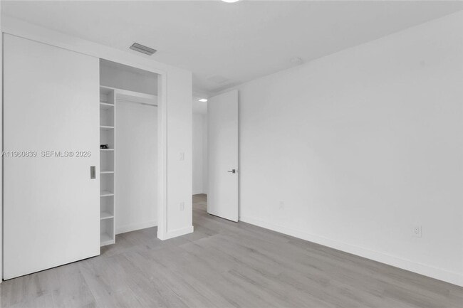 Building Photo - 3204 Plaza St