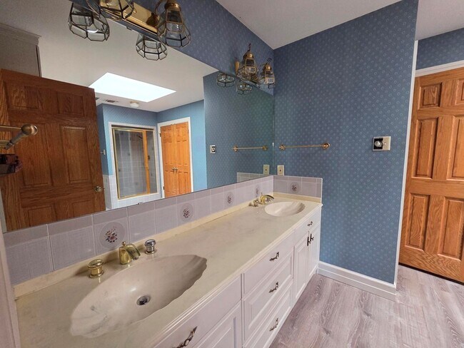 Building Photo - 2212 Rock Creek Dr