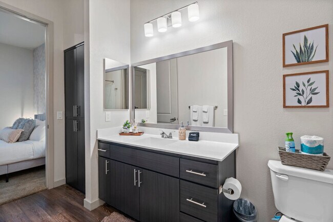 Building Photo - 500 W Broadway Rd