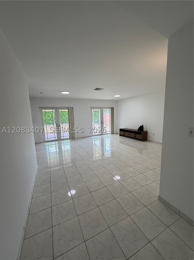 Building Photo - 1731 SW 103rd Ave
