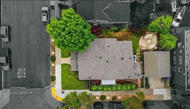 Building Photo - UPCOMING-Charming Belmont Heights Bungalow 2 bed/ 1.5 bath