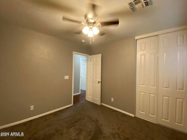 Building Photo - 1117 E Arabian Dr
