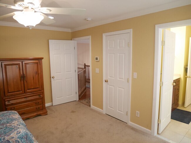 Building Photo - Elegant Coastal Home with Spacious Layout ...