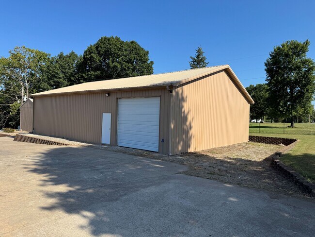 Building Photo - 7697 MO-176