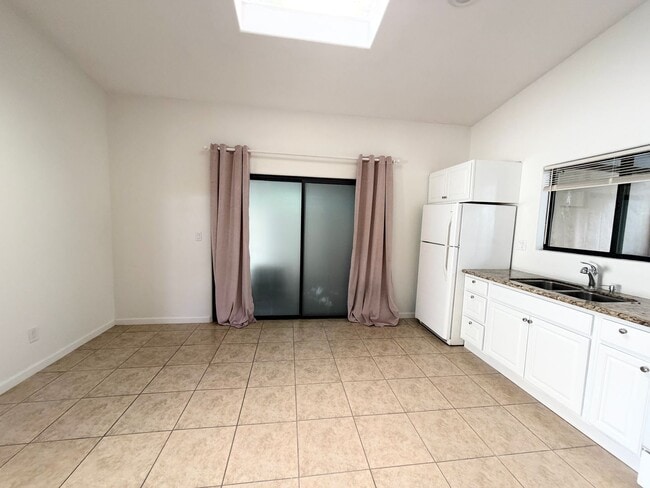 Building Photo - Cozy 1 bedroom in Encinitas!