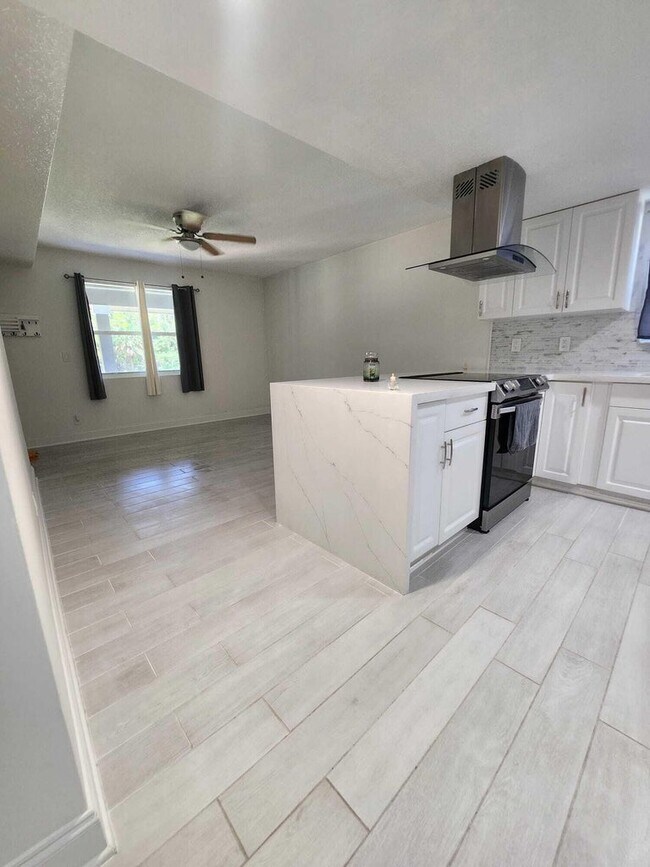 Building Photo - 16930 W Brighton Dr