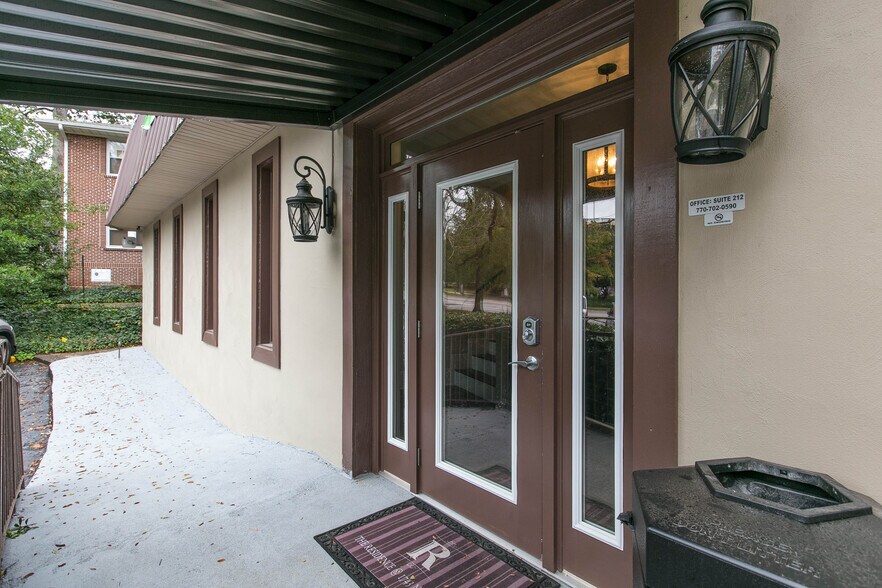  - The Residence at 1743 N Decatur