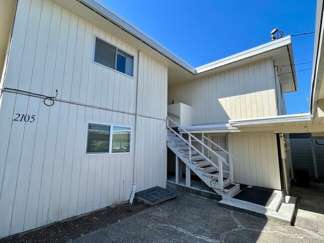 Building Photo - 2105 Colby Ave