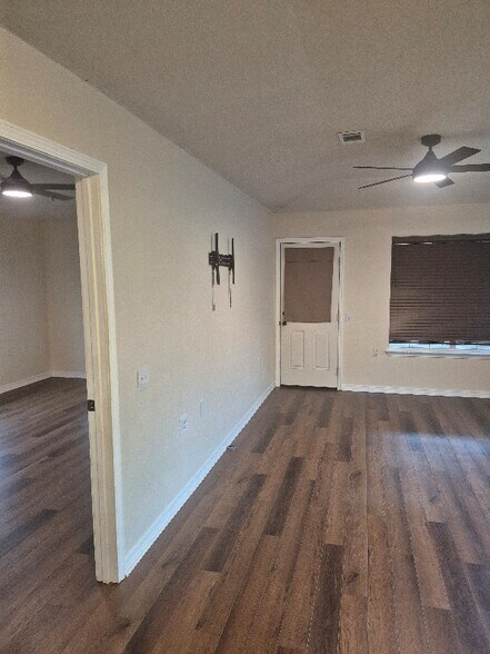 Building Photo - 1108 Sweetbriar St