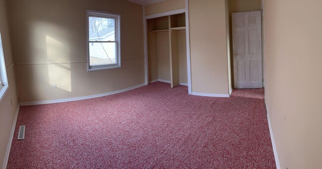 Building Photo - 2018 E 7th St