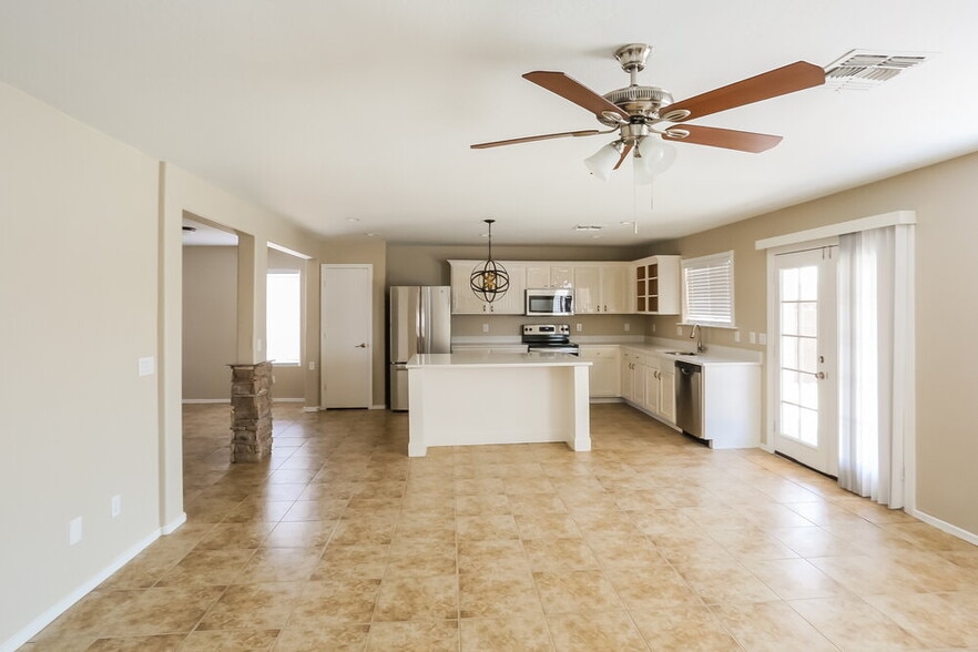 Building Photo - 10425 W Miami St