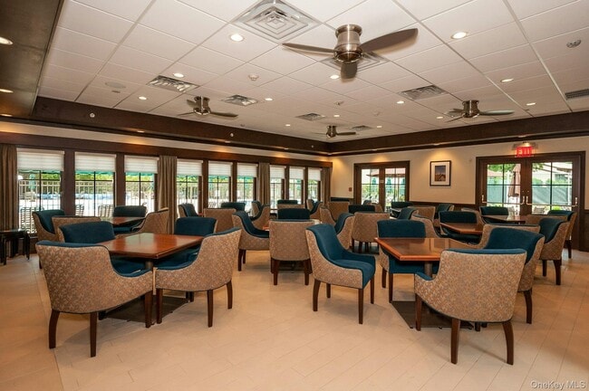 Building Photo - 23 Meadowood Dr