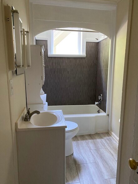 Building Photo - 13 BRIDGE St