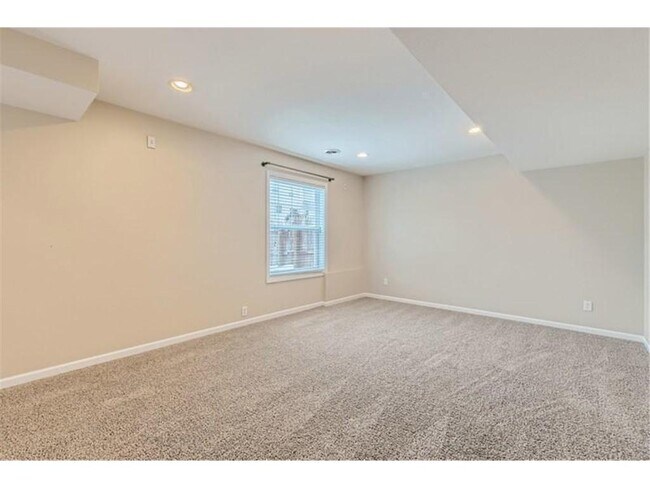 Building Photo - 2340 Kelm St