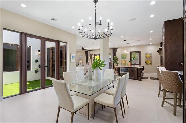 Building Photo - 1312 SE 2nd Ct