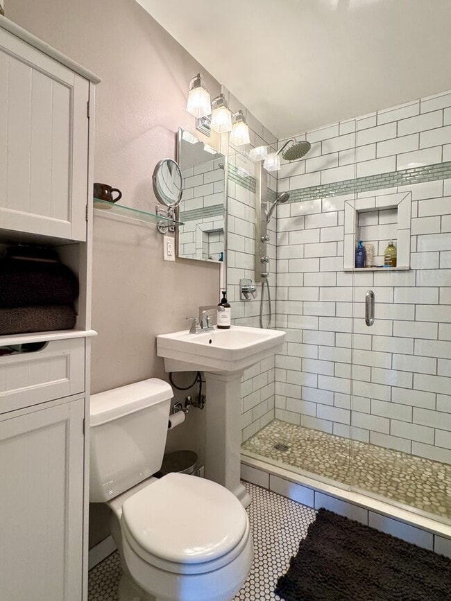 Building Photo - View Ridge Home