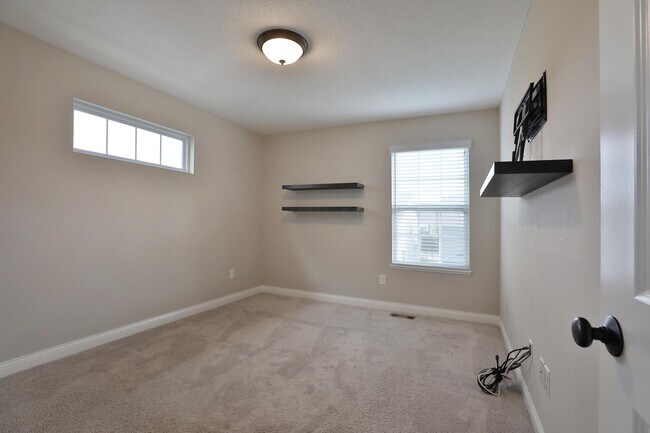 Building Photo - 1412 Leesland Dr