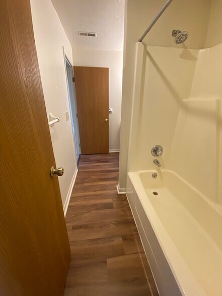Building Photo - 819 Trustway Ct