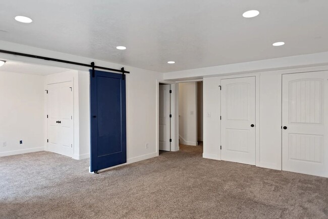 Building Photo - Luxurious Spacious layout in convenient Sa...