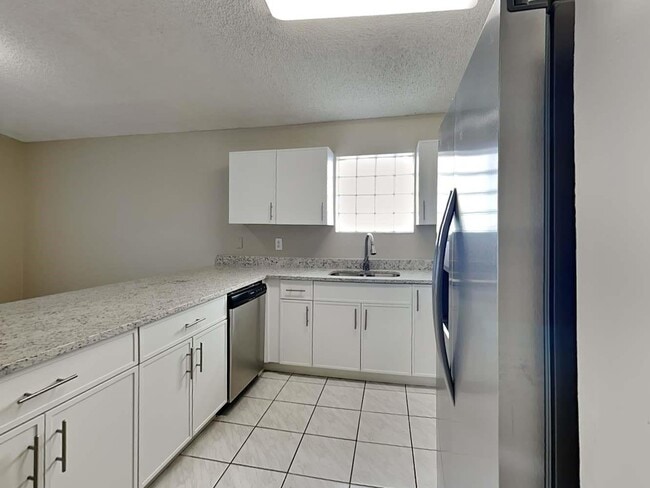 Building Photo - 3568 W 72nd St