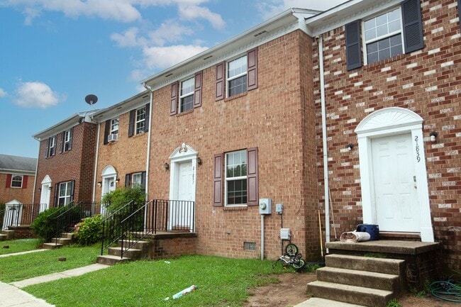 Building Photo - 21837 Ronald Dr