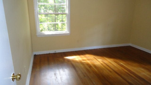 Building Photo - City Living!!