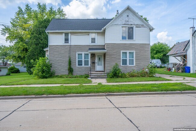 Building Photo - 1111 Oviatt St