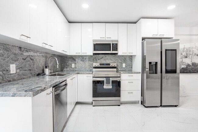 Building Photo - 422 NW 8th St